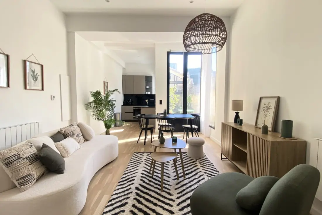 Duplex De Charme Au Cœur Du Triangle D’or