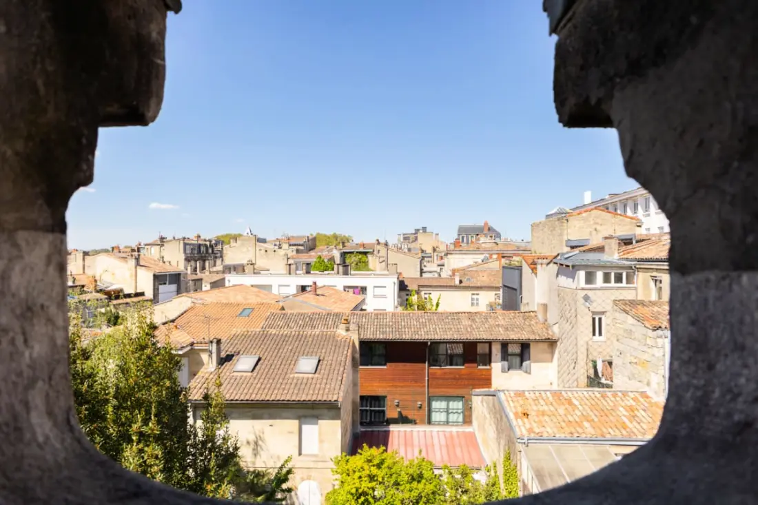 Duplex De Charme Avec 2 Chambres, Climatisation Et Parking En Centre-ville
