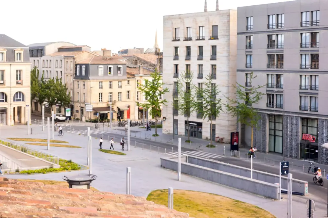 Duplex De Charme Avec 2 Chambres, Climatisation Et Parking En Centre-ville
