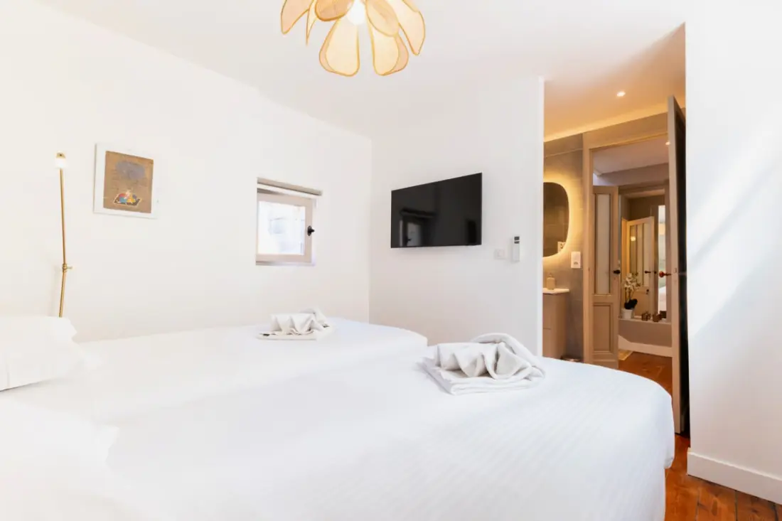 Duplex De Charme Avec 2 Chambres, Climatisation Et Parking En Centre-ville
