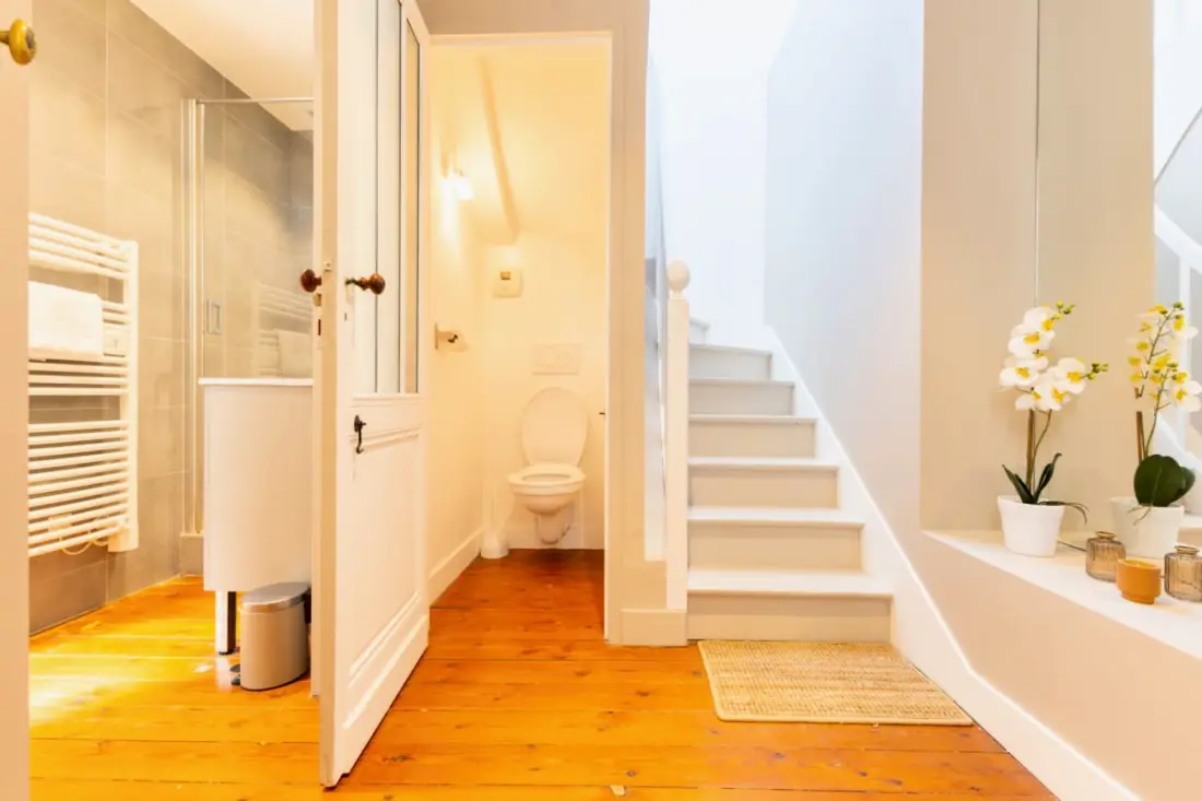 Duplex De Charme Avec 2 Chambres, Climatisation Et Parking En Centre-ville