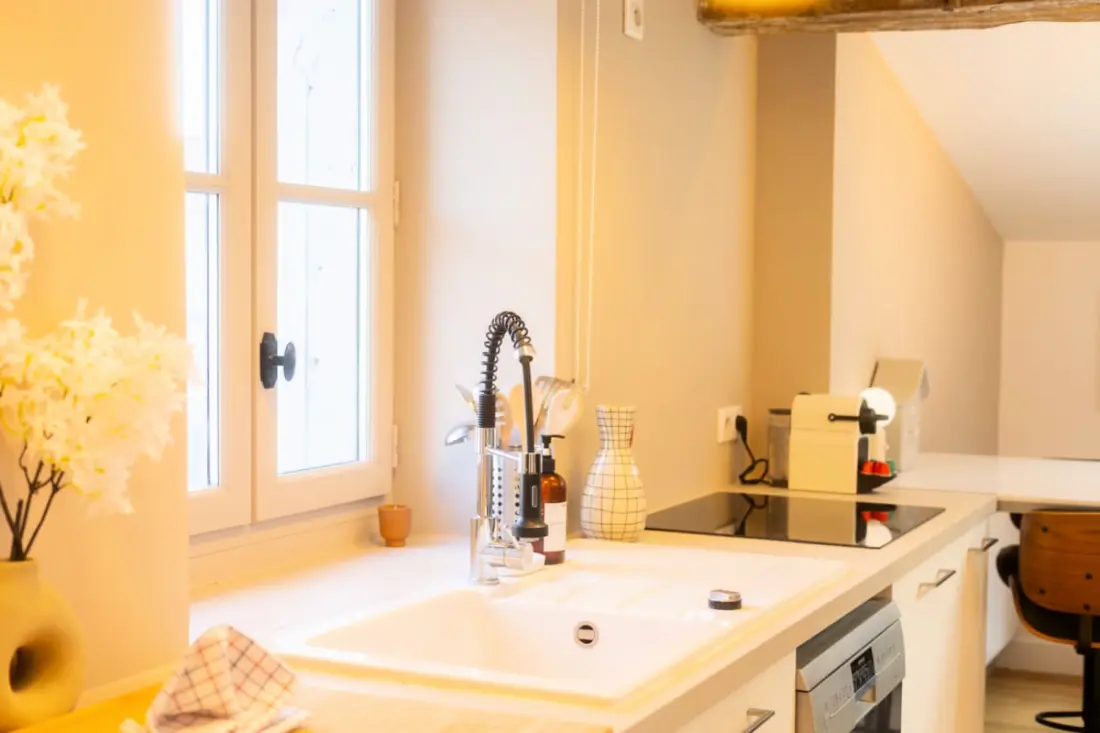 Duplex De Charme Avec 2 Chambres, Climatisation Et Parking En Centre-ville