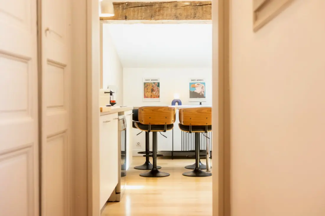 Duplex De Charme Avec 2 Chambres, Climatisation Et Parking En Centre-ville