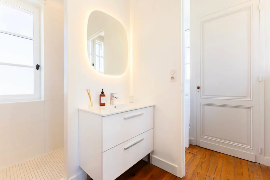 Duplex De Charme Avec 2 Chambres, Climatisation Et Parking En Centre-ville