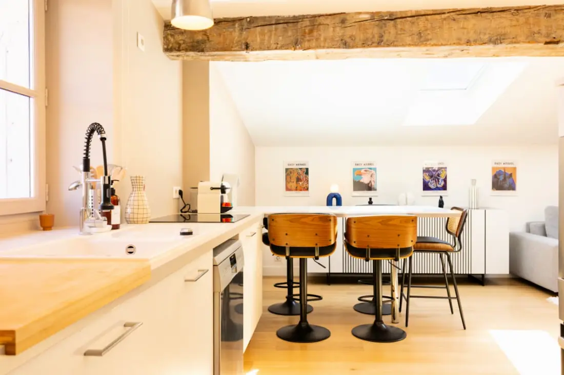 Duplex De Charme Avec 2 Chambres, Climatisation Et Parking En Centre-ville