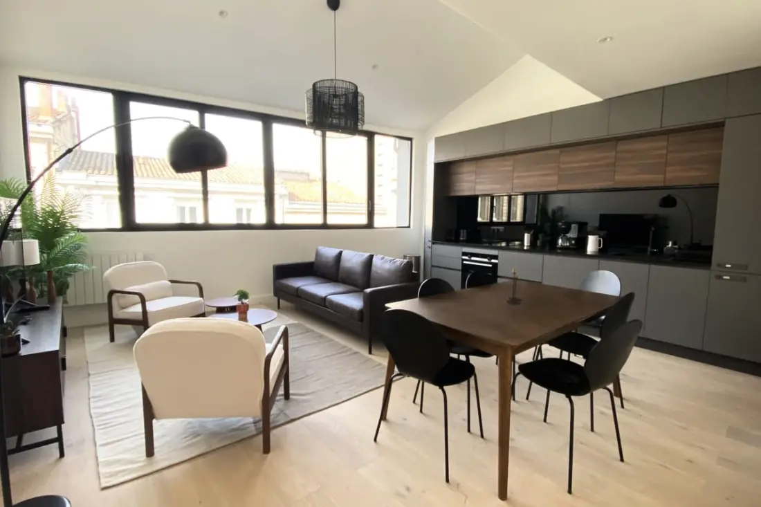 Duplex Prestigieux Au Cœur Du Triangle D’or