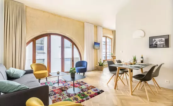 Appartement à La Belle Pierre Et Lumineux Pour 4 Situé Dans L'hypercentre
