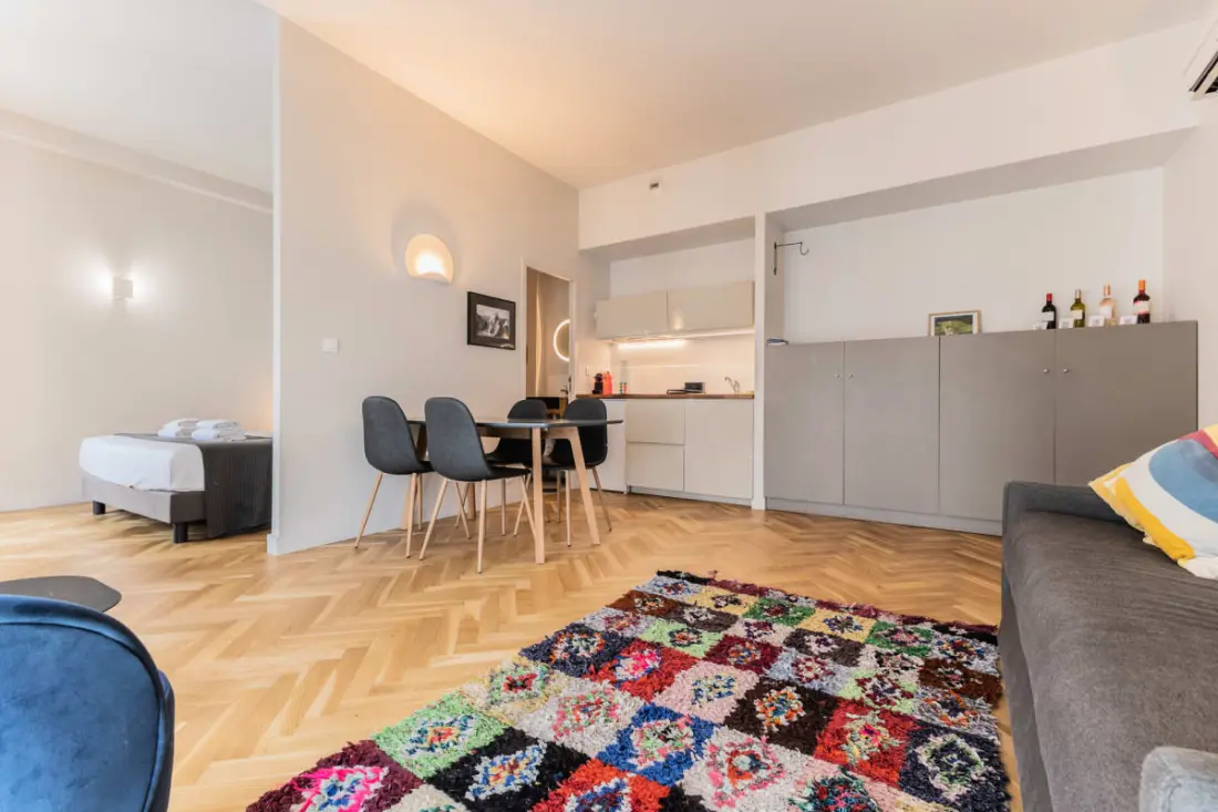 Appartement à La Belle Pierre Et Lumineux Pour 4 Situé Dans L'hypercentre