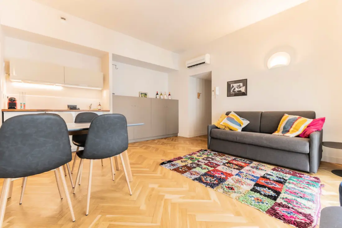 Appartement à La Belle Pierre Et Lumineux Pour 4 Situé Dans L'hypercentre