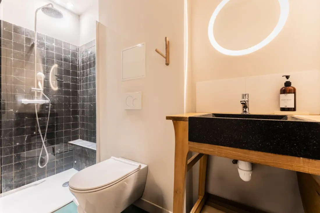 Appartement à La Belle Pierre Et Lumineux Pour 4 Situé Dans L'hypercentre