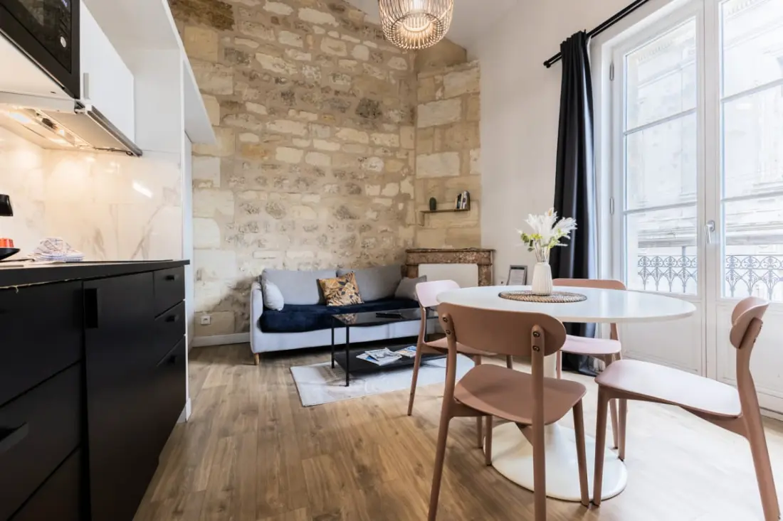 Appartement Avec Cachet En Duplex De 2 Chambres Situé Vers La Gare St-jean
