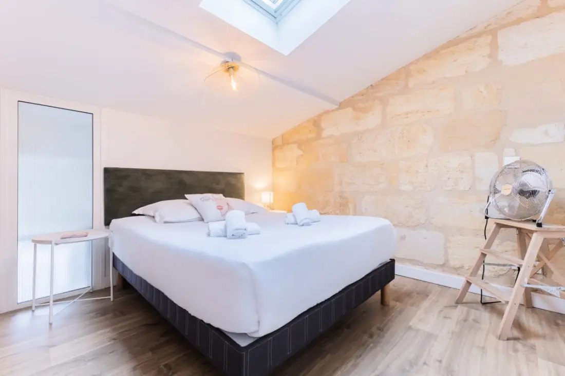 Appartement Avec Cachet En Duplex De 2 Chambres Situé Vers La Gare St-jean