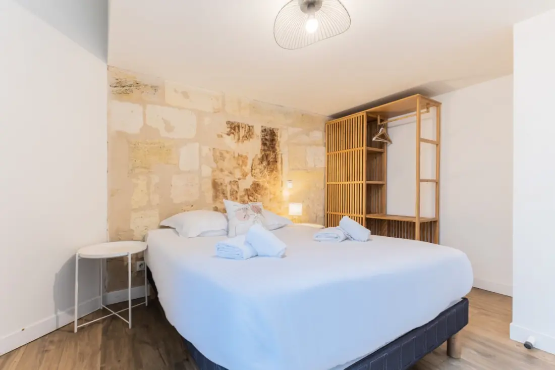 Appartement Avec Cachet En Duplex De 2 Chambres Situé Vers La Gare St-jean