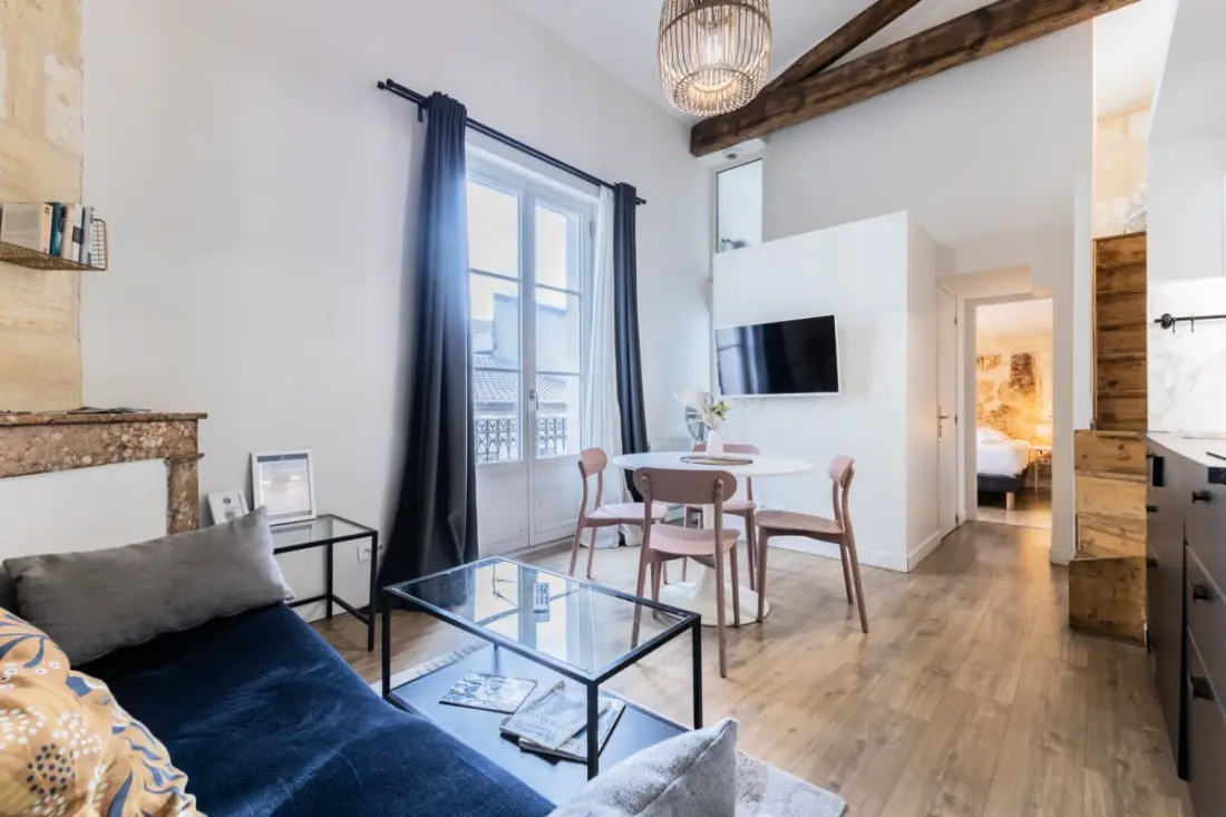 Appartement Avec Cachet En Duplex De 2 Chambres Situé Vers La Gare St-jean