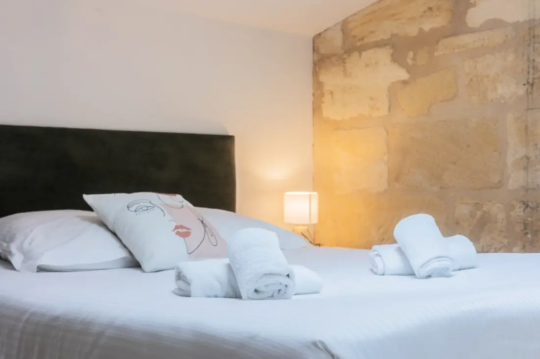 Appartement Avec Cachet En Duplex De 2 Chambres Situé Vers La Gare St-jean