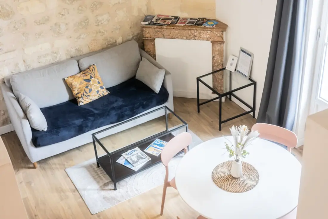 Appartement Avec Cachet En Duplex De 2 Chambres Situé Vers La Gare St-jean
