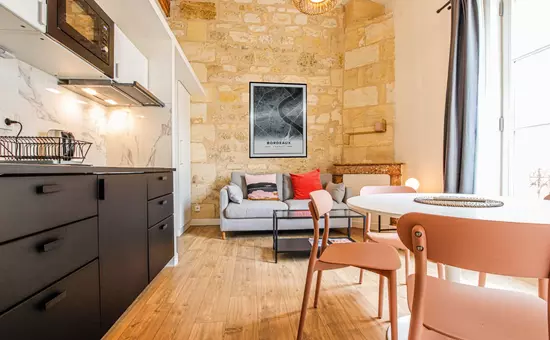 Appartement Avec Cachet En Duplex De 2 Chambres Situé Vers La Gare St-jean