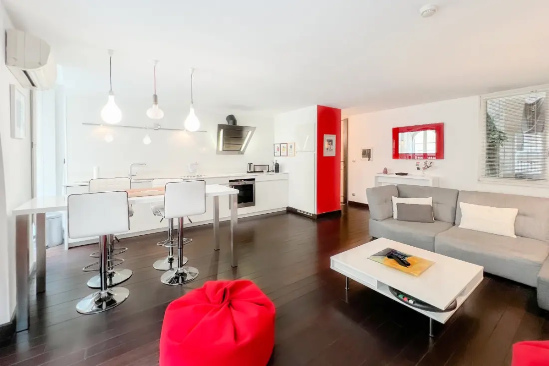 Appartement De Haut Standing Authentique Situé Au Coeur Du Triangle D'or