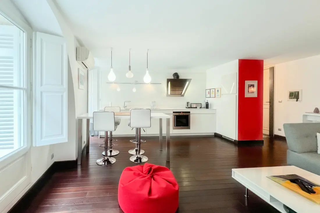 Appartement De Haut Standing Authentique Situé Au Coeur Du Triangle D'or