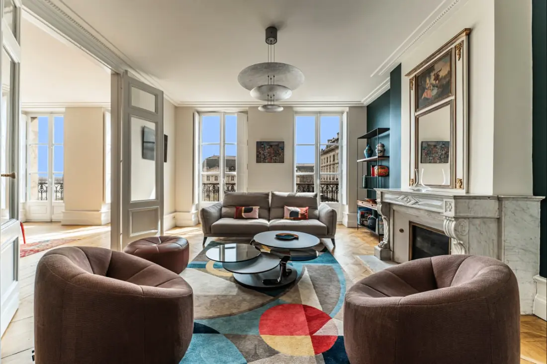 Appartement Prestations Haut Standing Avec Vue Sur La Place De La Bourse