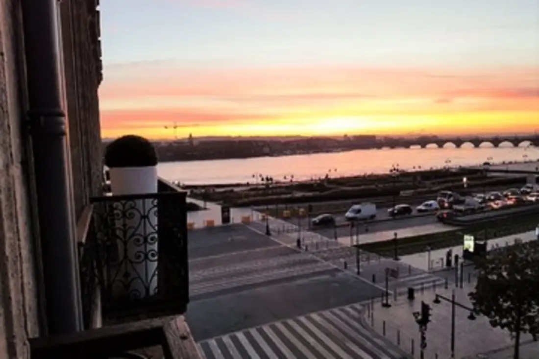 Appartement Prestations Haut Standing Avec Vue Sur La Place De La Bourse