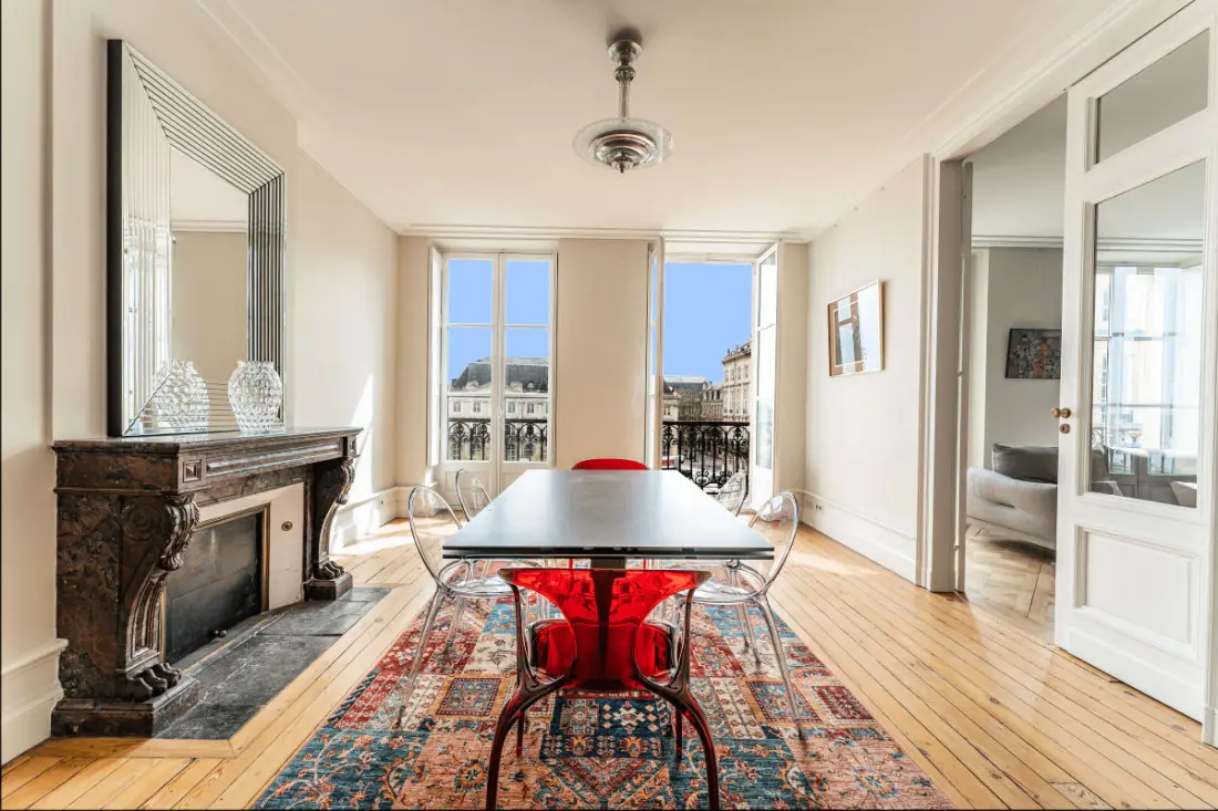 Appartement Prestations Haut Standing Avec Vue Sur La Place De La Bourse