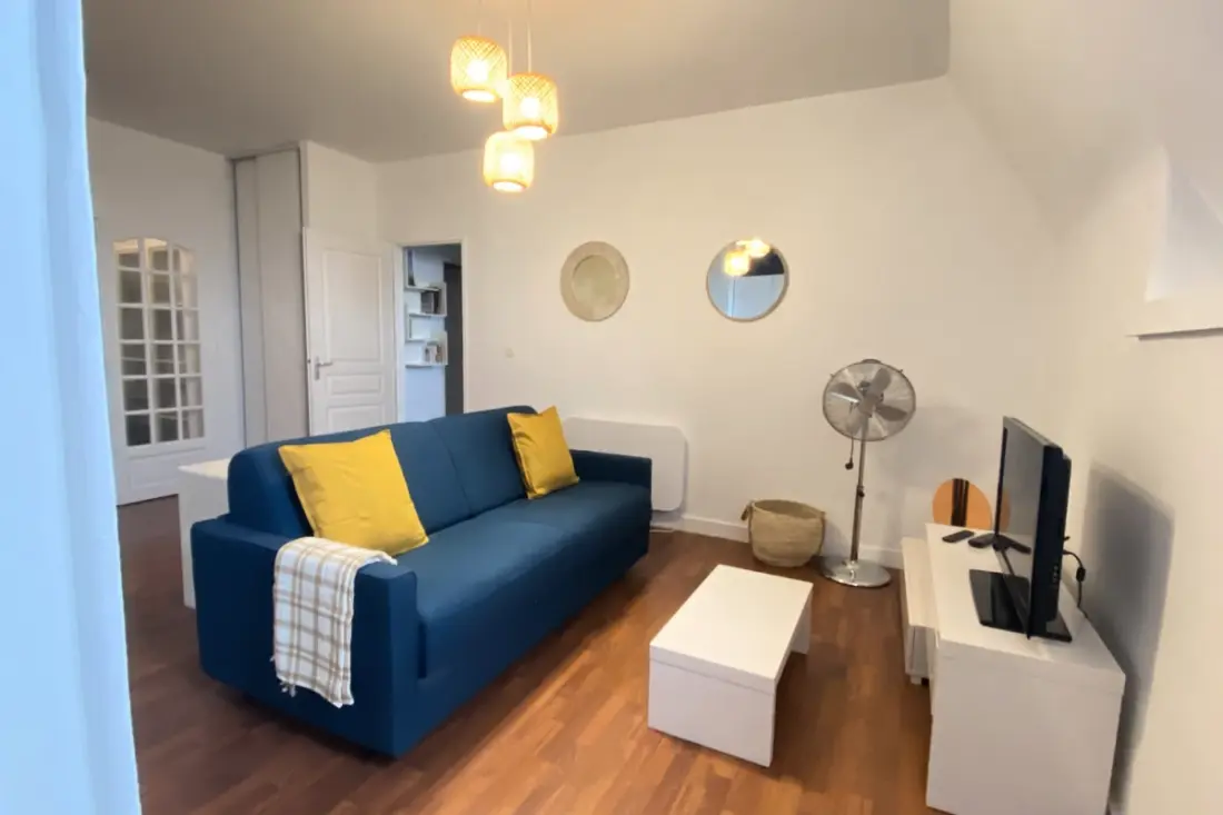 Bel Appartement Dans Un Immeuble Historique Proche Des Allées De Tourny