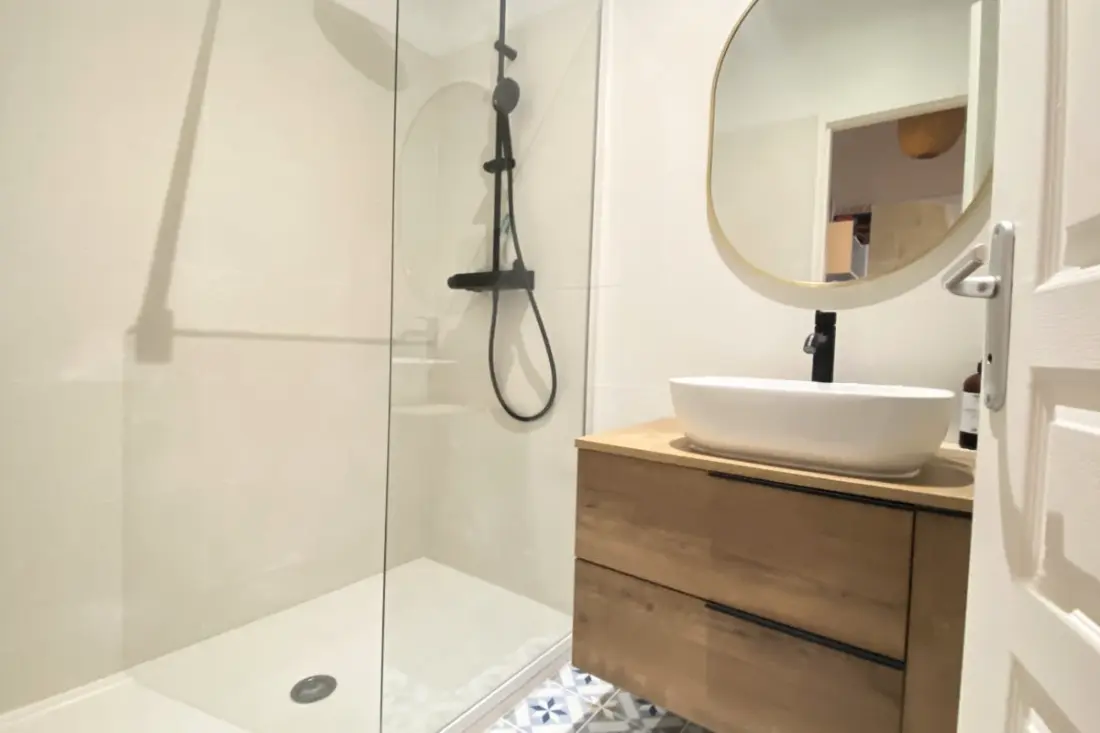 Bel Appartement Dans Un Immeuble Historique Proche Des Allées De Tourny