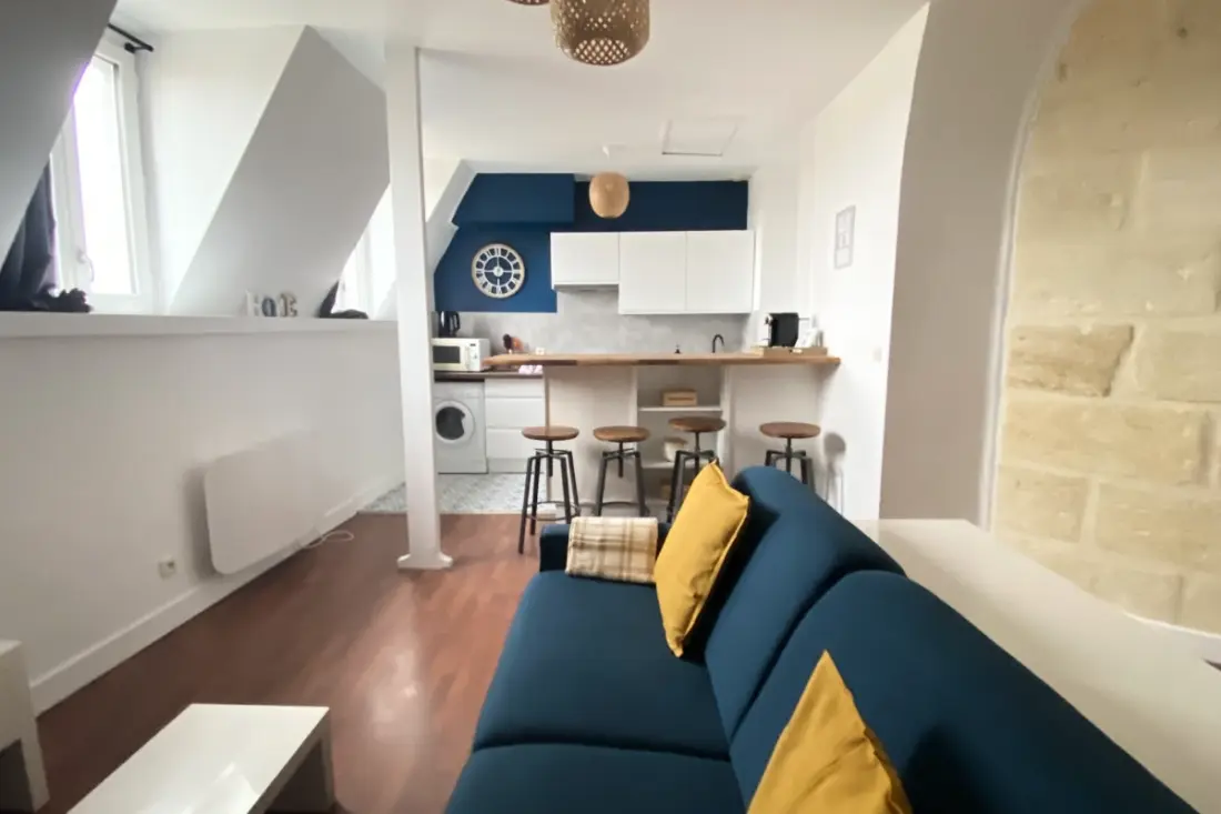 Bel Appartement Dans Un Immeuble Historique Proche Des Allées De Tourny