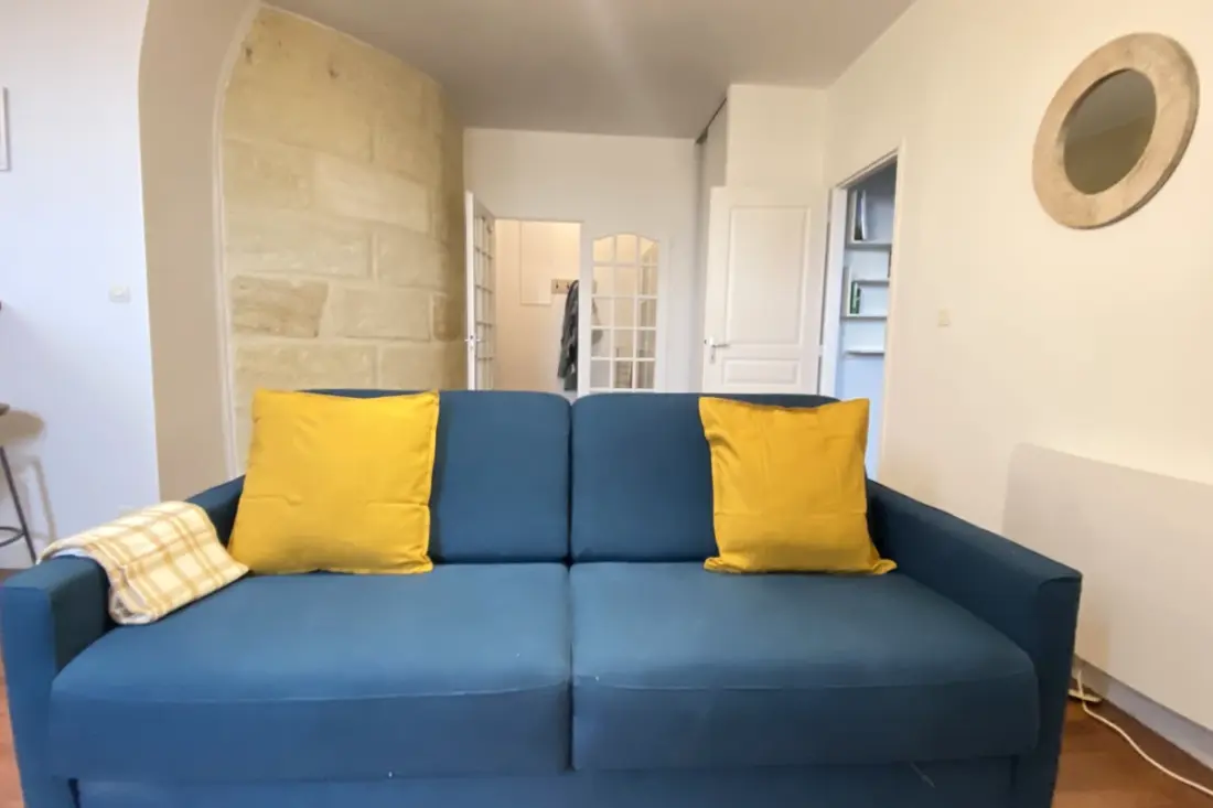Bel Appartement Dans Un Immeuble Historique Proche Des Allées De Tourny