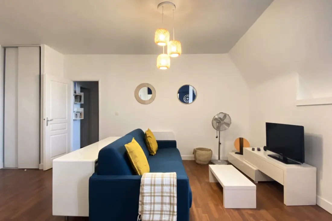 Bel Appartement Dans Un Immeuble Historique Proche Des Allées De Tourny
