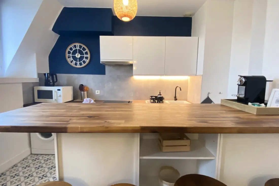 Bel Appartement Dans Un Immeuble Historique Proche Des Allées De Tourny