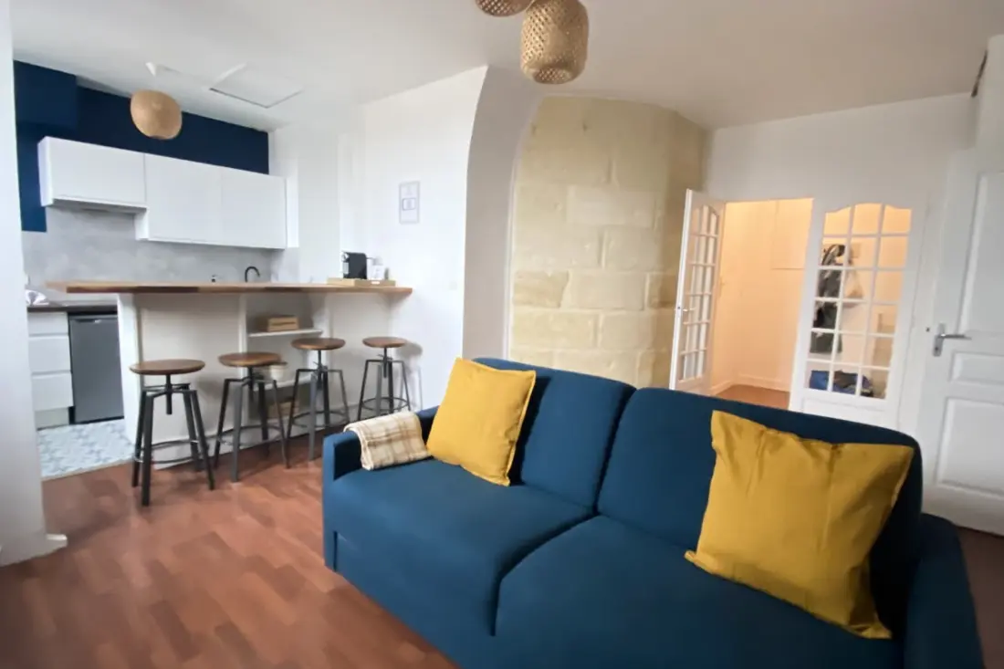 Bel Appartement Dans Un Immeuble Historique Proche Des Allées De Tourny