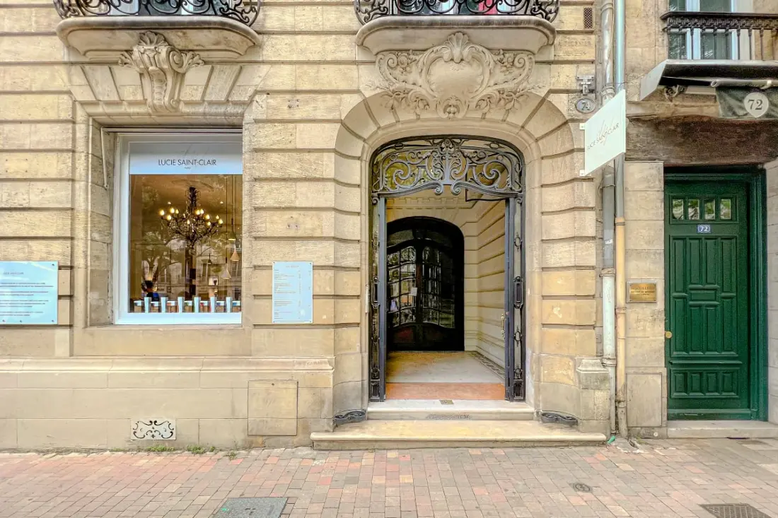 Bel Appartement Dans Un Immeuble Historique Proche Des Allées De Tourny