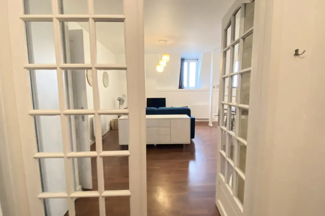Bel Appartement Dans Un Immeuble Historique Proche Des Allées De Tourny