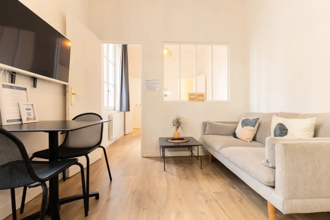 Bel Appartement Parfaitement Rénové Pour 2, Face à La Gare Saint-jean