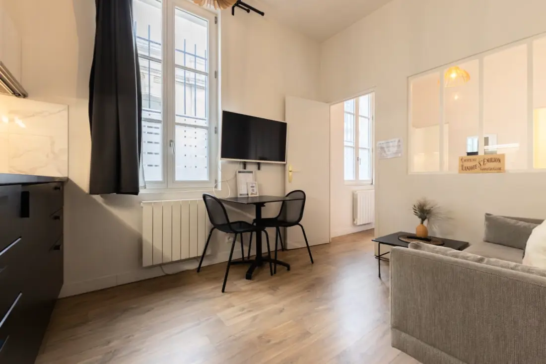 Bel Appartement Parfaitement Rénové Pour 2, Face à La Gare Saint-jean