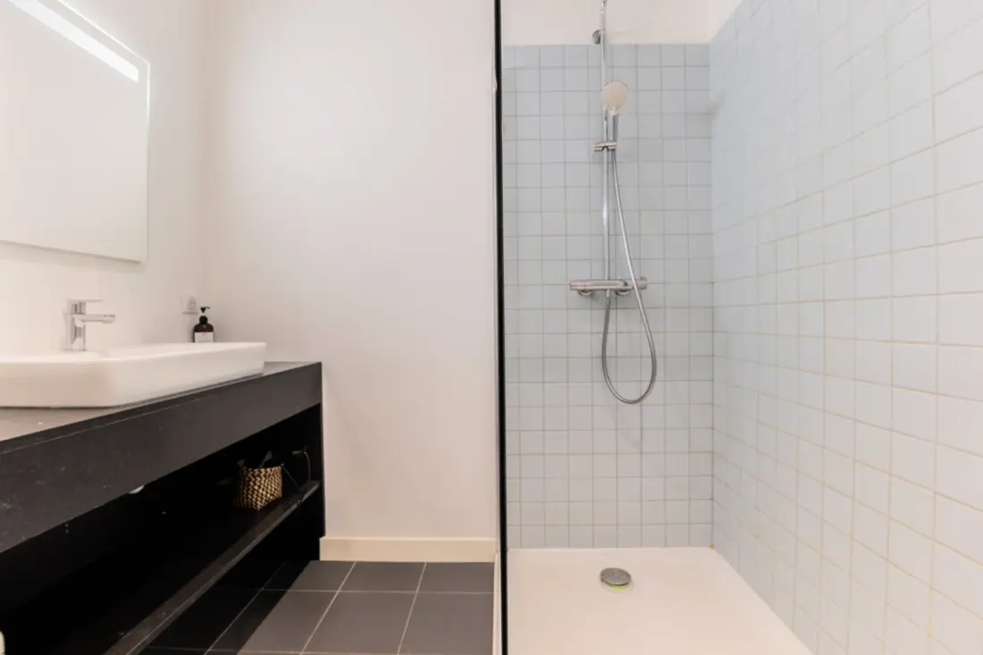 Charmant Et Rayonnant Appartement De 55 M² Situé Dans Le Coeur De Bordeaux