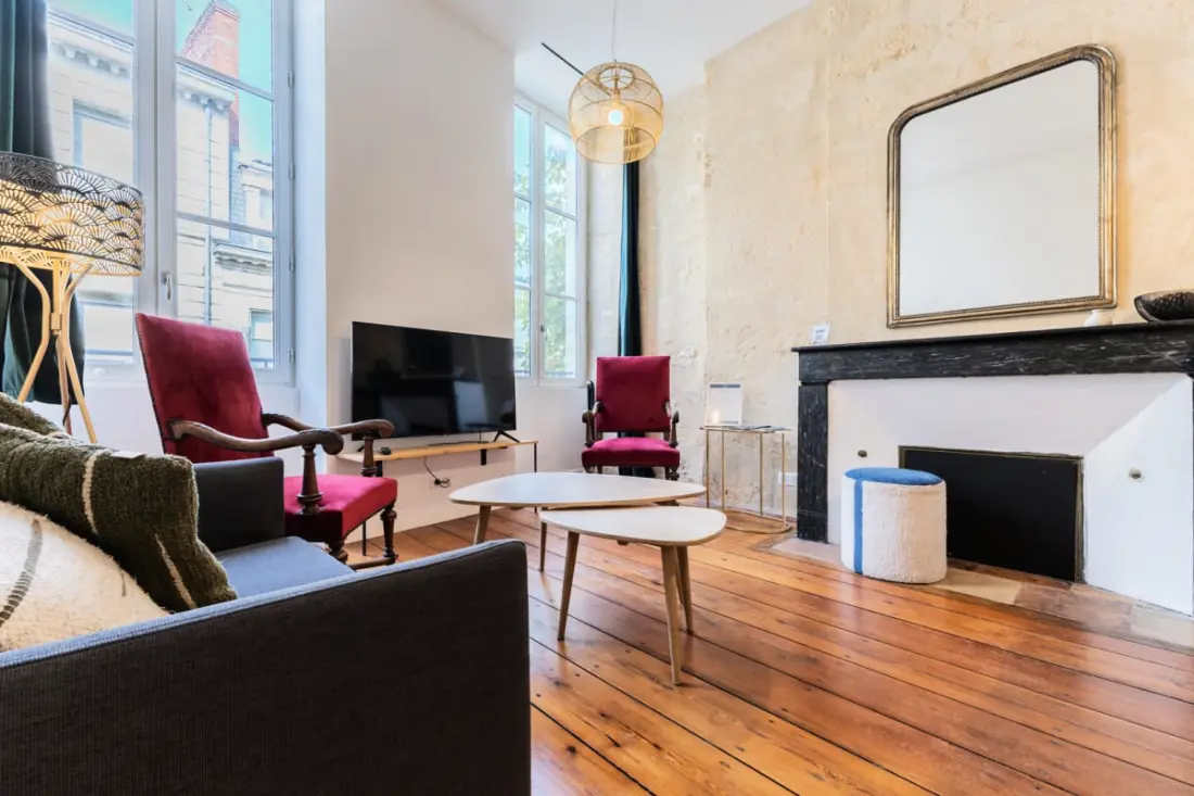 Charmant Et Rayonnant Appartement De 55 M² Situé Dans Le Coeur De Bordeaux