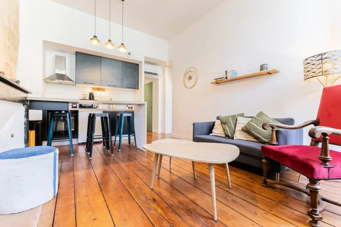 Charmant Et Rayonnant Appartement De 55 M² Situé Dans Le Coeur De Bordeaux