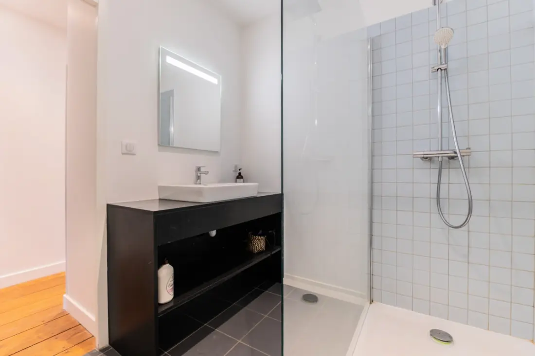 Charmant Et Rayonnant Appartement De 55 M² Situé Dans Le Coeur De Bordeaux