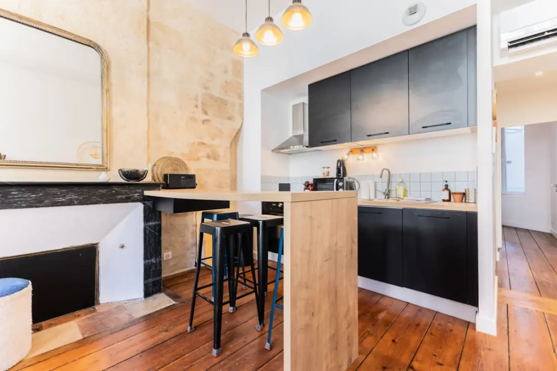 Charmant Et Rayonnant Appartement De 55 M² Situé Dans Le Coeur De Bordeaux