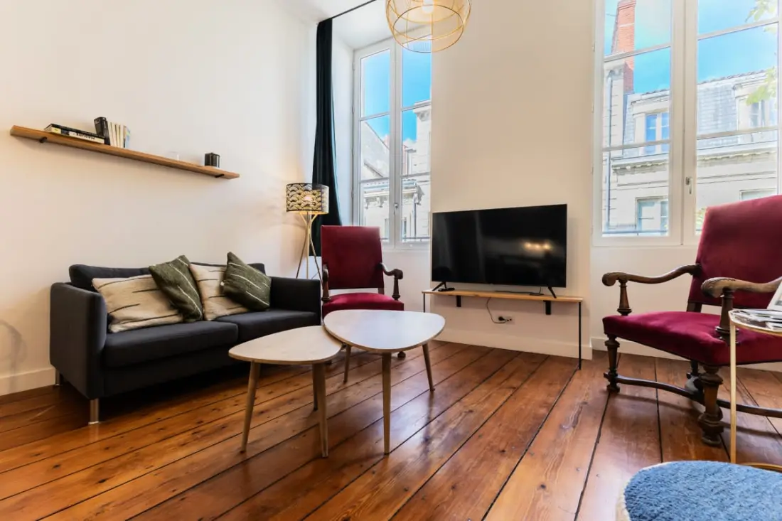 Charmant Et Rayonnant Appartement De 55 M² Situé Dans Le Coeur De Bordeaux