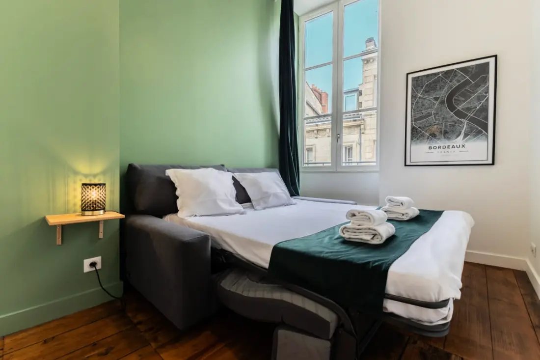 Charmant Et Rayonnant Appartement De 55 M² Situé Dans Le Coeur De Bordeaux