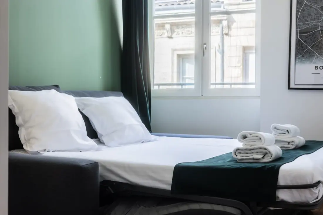 Charmant Et Rayonnant Appartement De 55 M² Situé Dans Le Coeur De Bordeaux