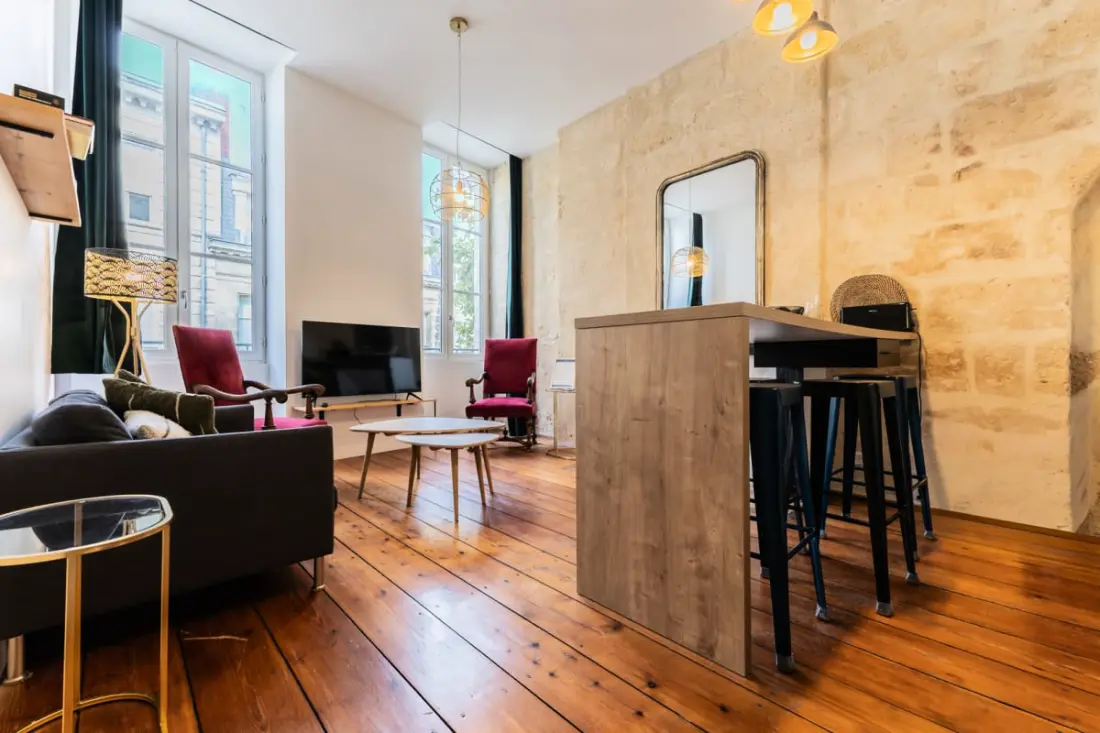 Charmant Et Rayonnant Appartement De 55 M² Situé Dans Le Coeur De Bordeaux