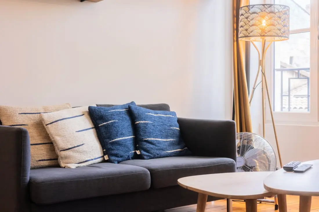 Charmant Et Rayonnant Appartement De 55 M² Situé Dans Le Coeur De Bordeaux