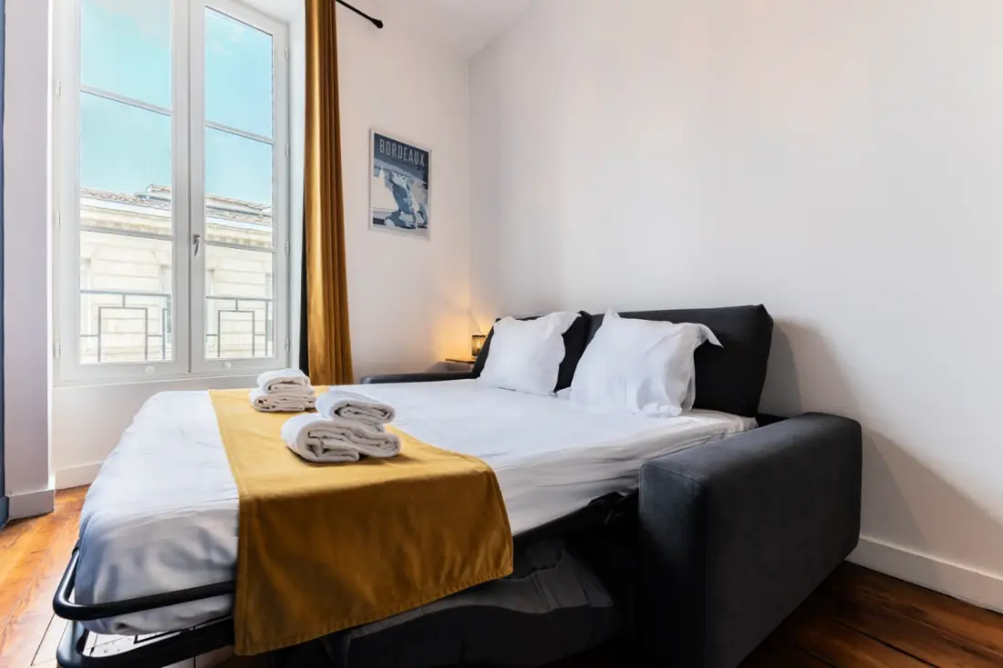 Charmant Et Rayonnant Appartement De 55 M² Situé Dans Le Coeur De Bordeaux