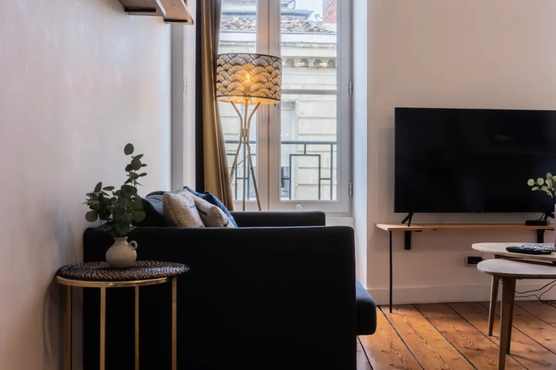 Charmant Et Rayonnant Appartement De 55 M² Situé Dans Le Coeur De Bordeaux