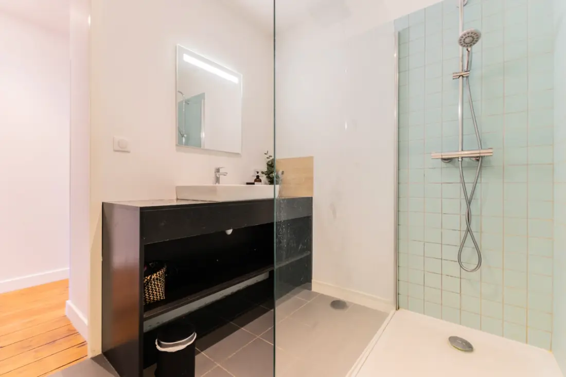 Charmant Et Rayonnant Appartement De 55 M² Situé Dans Le Coeur De Bordeaux